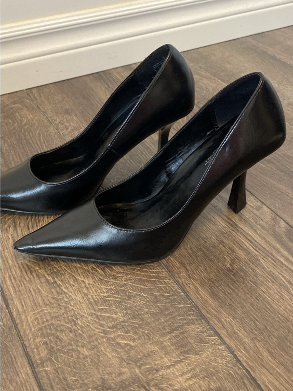 Women's Black Pointed-Toe Stiletto Heels - Picture 3 of 3